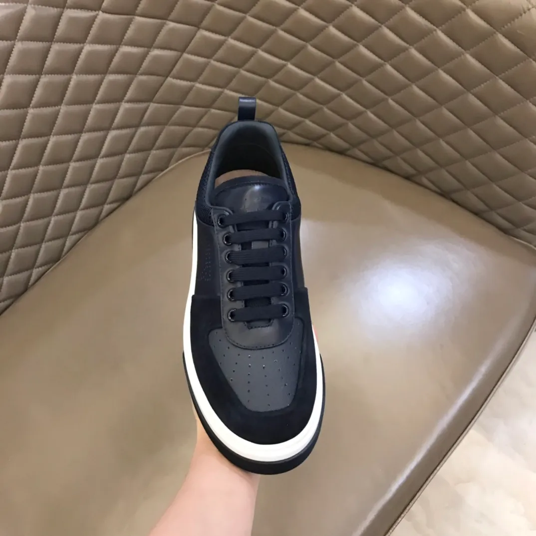 p420 "Salvatore Ferraga**" men's low-cut fashion sneakers. This casual shoe has a novel structure and is made of soft calfskin. The contrasting color elements on the upper highlight the bold and avant-garde atmosphere. The first-layer cowhide lining is high-end and comfortable. Energetic and fresh, these shoes can be worn with casual looks or add a touch of street style to elegant trousers.  Size: 38-44